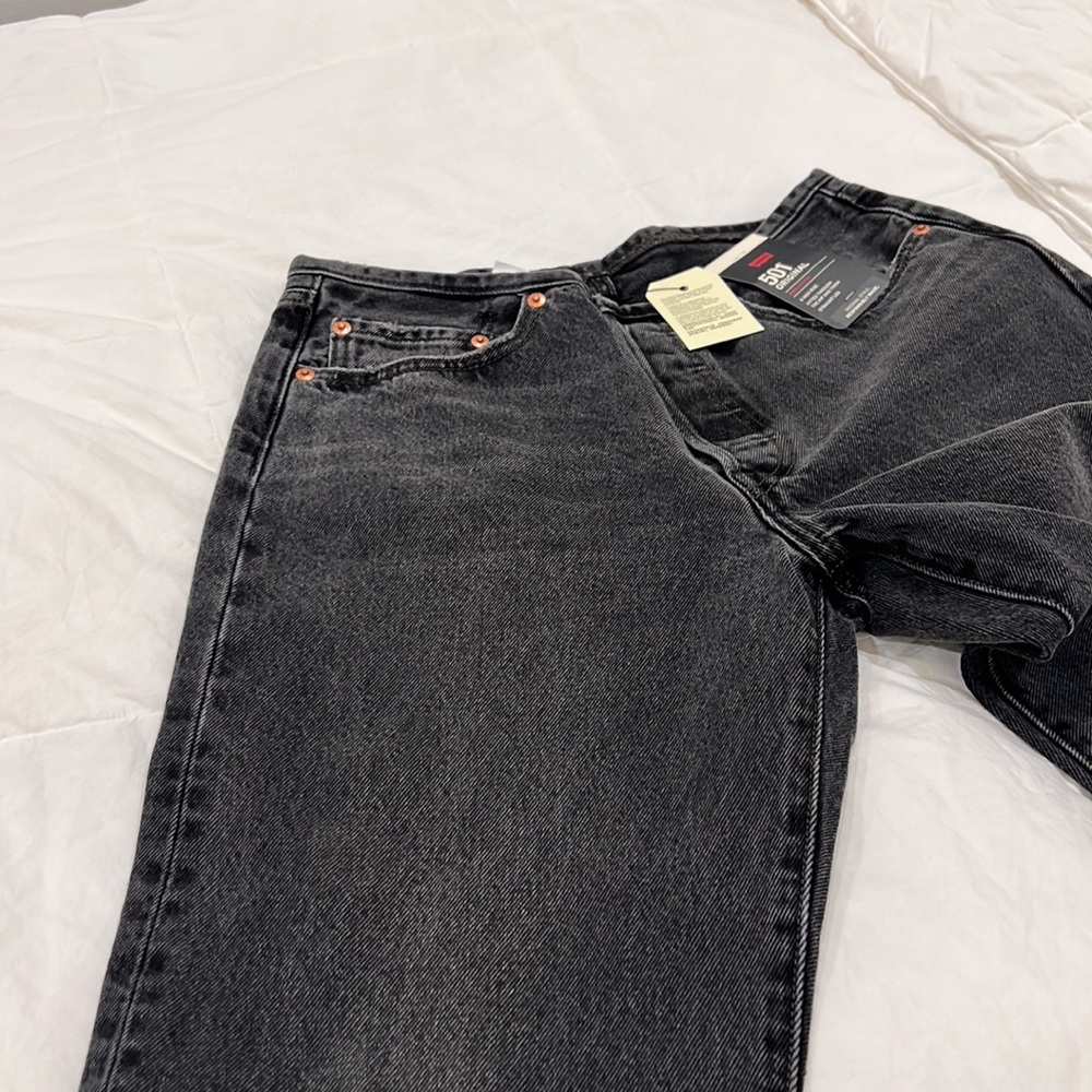 Levis - Picture 3 of 6
